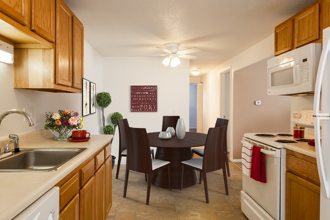 Kings Court Manor Apartment Homes