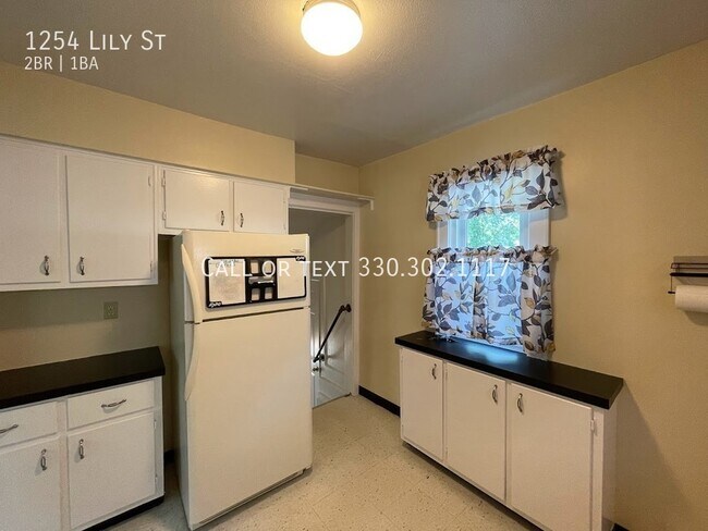 Photo - 1254 Lily St