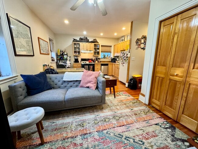 Building Photo - 24 Grovenor Rd Unit 3