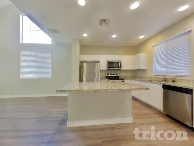 2642 E Danbury Rd