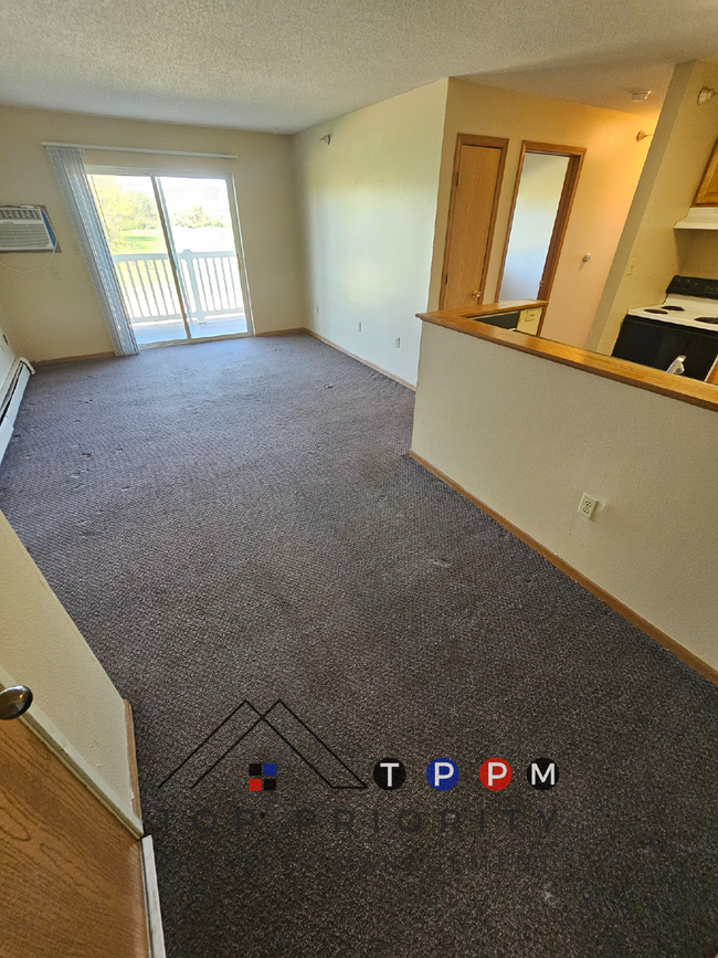 ** MOVE IN SPECIAL ** 2 Bedroom | 1 Bathro... - ** MOVE IN SPECIAL **
2 Bedroom | 1 Bathro... Apartment Unit 26