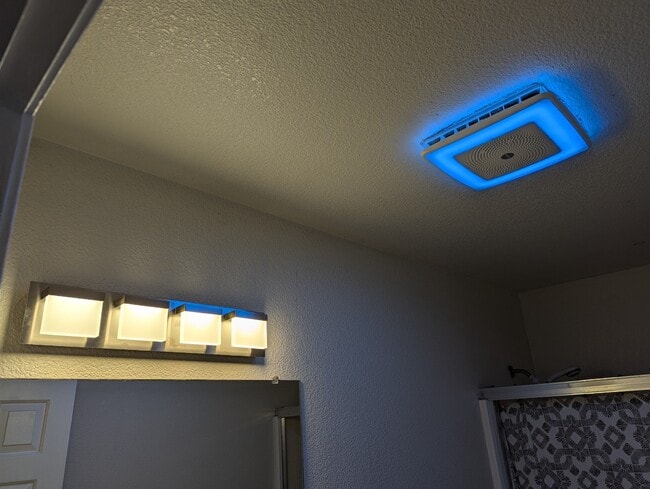 Photo - 1499 Essex St