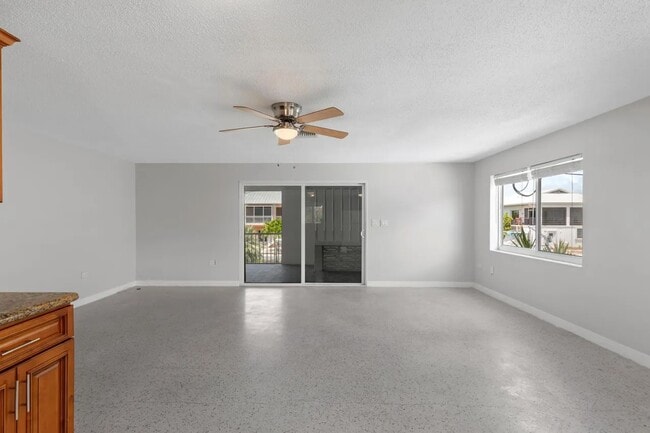 Photo - 594 W Shore Dr