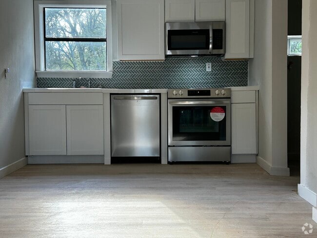 Building Photo - 6300 Hudson Bend Rd Rental