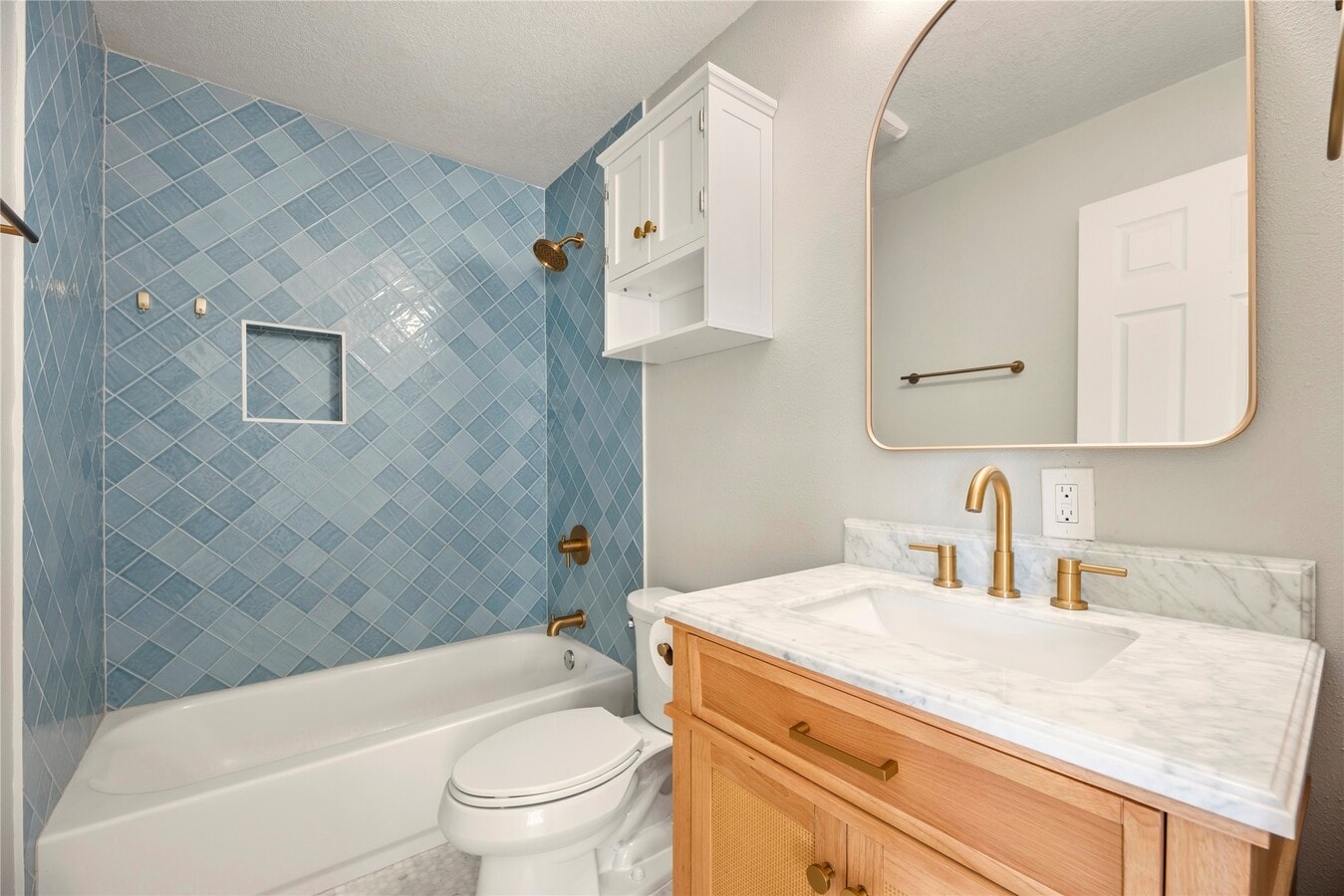 Photo - 1127 Oxford St