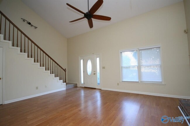Photo - 122 W Lake Cir