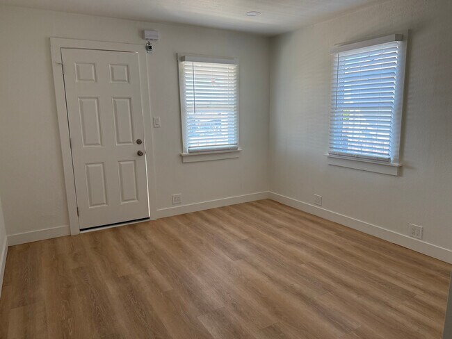 10 Idora Ave Unit A
