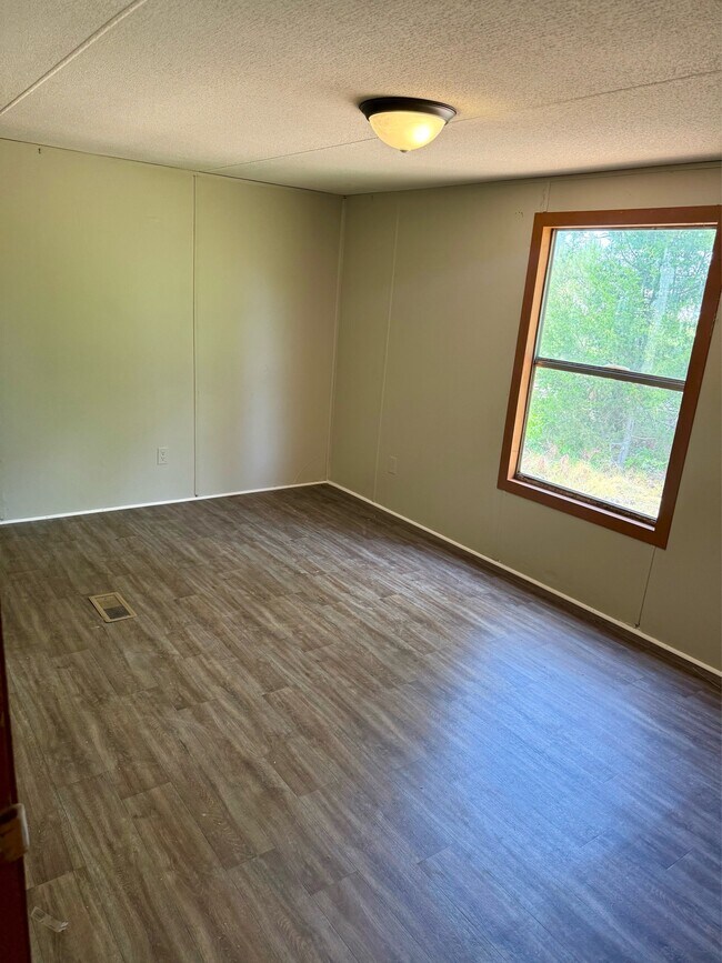 Photo - 6037 Friendship Rd