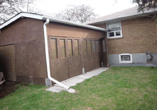 Photo - 10 Maxim Cres Unit Basement 1bdr