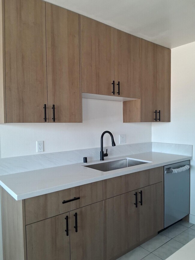 9222 S Budlong Ave Unit 5