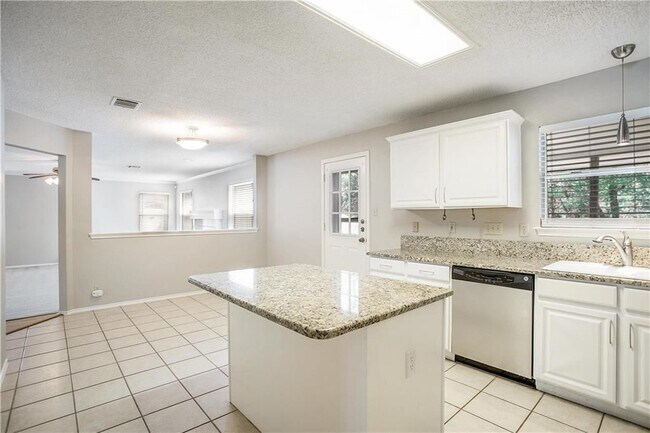 Photo - 608 Creekmont Dr