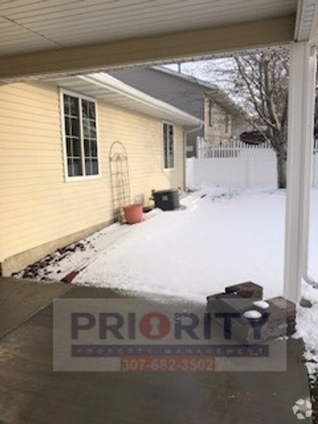 Building Photo - 2 bedroom, 2 bath 1,226 sqft townhome for ...