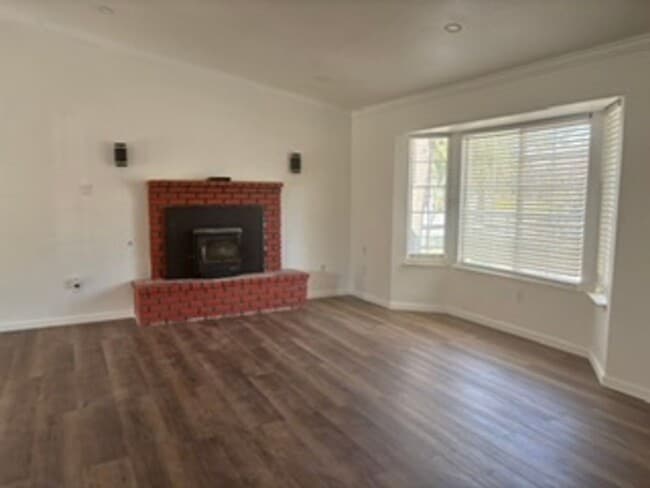 Photo - 633 Las Colinas St