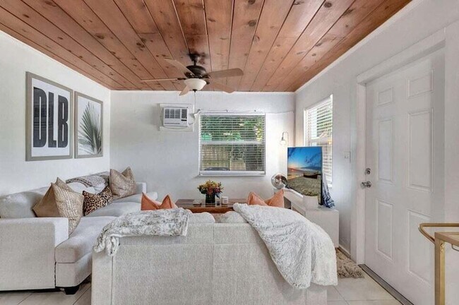 Photo - 327 SE 3rd Ave