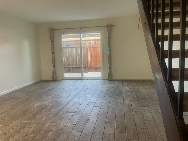 Photo - 2+1.5 READY NOW! Unit C