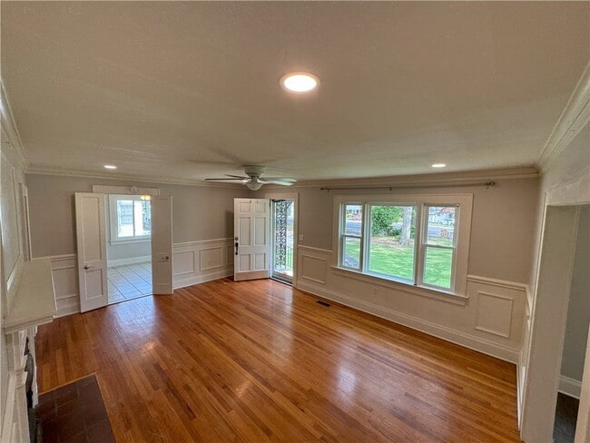 Photo - 212 Whitehall Rd