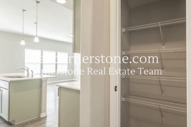 Photo - 4215 Samaritan Lp