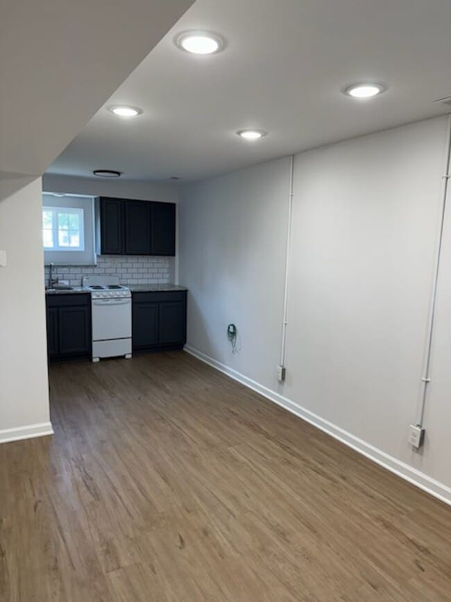 Photo - 3939 Front St