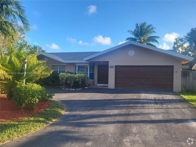 Building Photo - 9034 SW 163rd Ter Rental