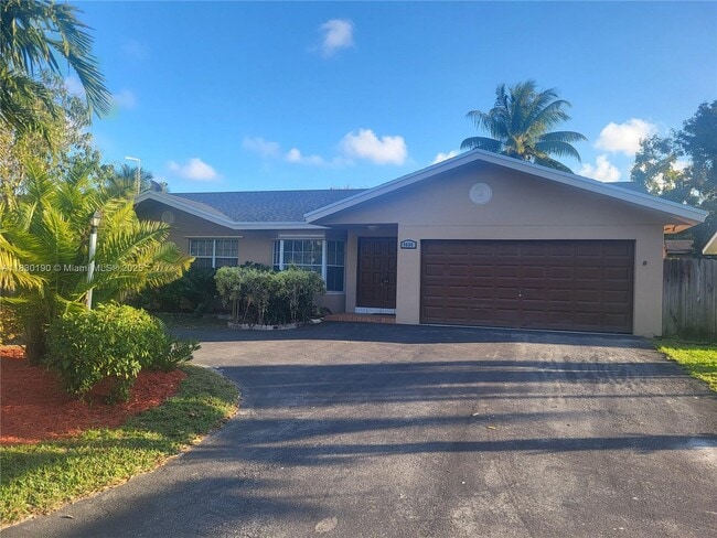 Building Photo - 9034 SW 163rd Ter Rental