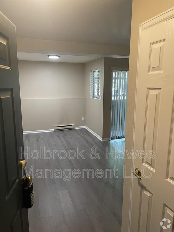 Building Photo - 4531 Boardwalk Dr Rental