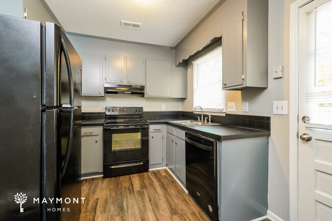 Photo - 5916 Stoneybrook Cir