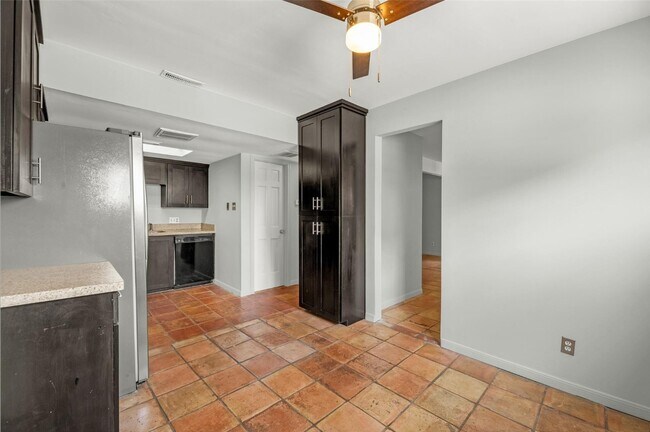 Photo - 2415 Columbia St