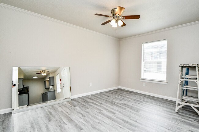 1526 East Ave Unit 203