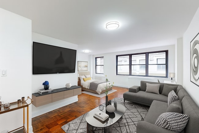 Photo - 250 W 12th St