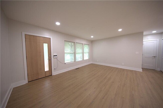 Photo - 1346 Wichita Dr SW