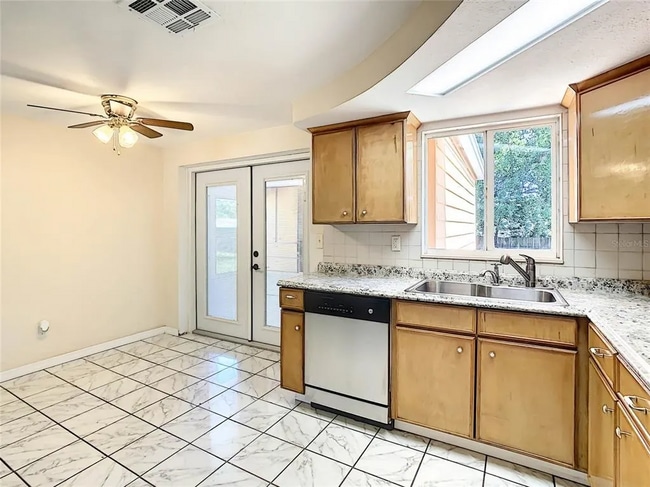 Photo - 4239 Ridgefield Ave