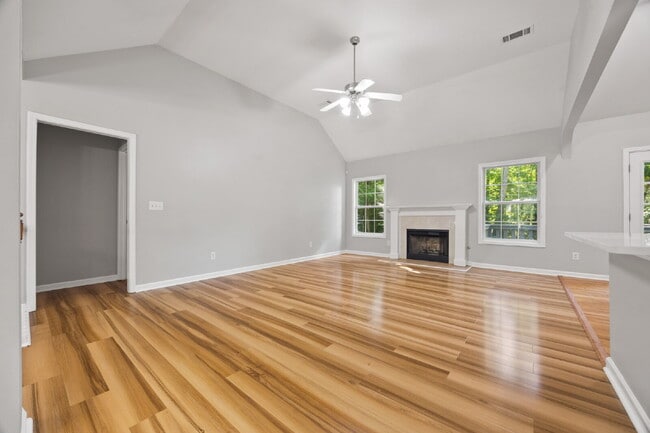 Building Photo - Spacious 3BR/3BA + 2 Bonus Rooms | $2,500/... Rental