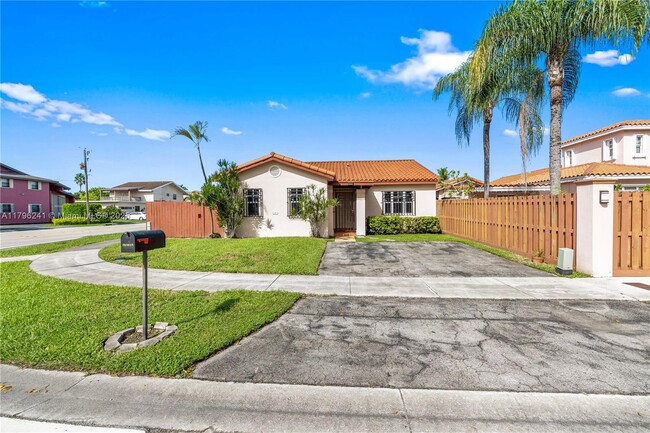 Photo - 1750 SW 137th Pl Casa