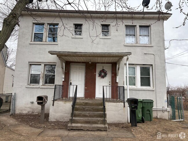 Building Photo - 24 Washington Rd Rental