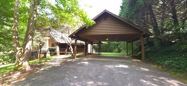 Building Photo - The Perfect North Georgia Retreat: Peaceful Living, Prime Location