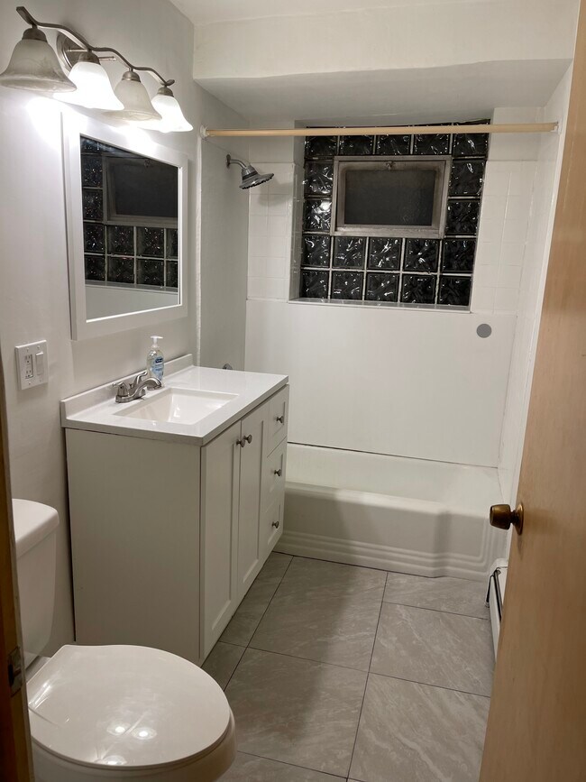 Bathroom - 3307 Highland Ave Unidad Garden North