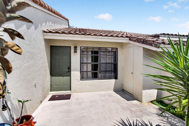 Photo - 460 Hardwood Pl