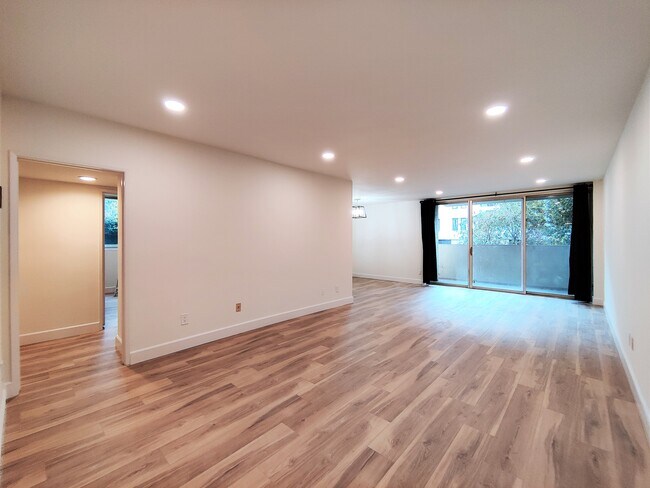 Living Room view from Unit Entry - 1300 Midvale Ave Unit 211