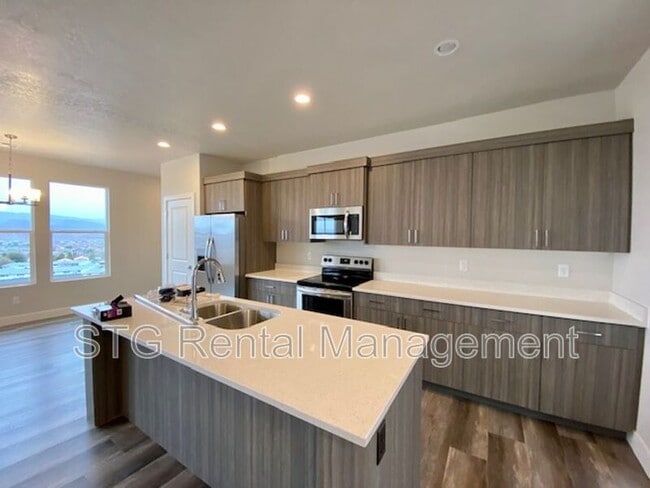 Photo - 438 N Stone Mountain Dr Unit A