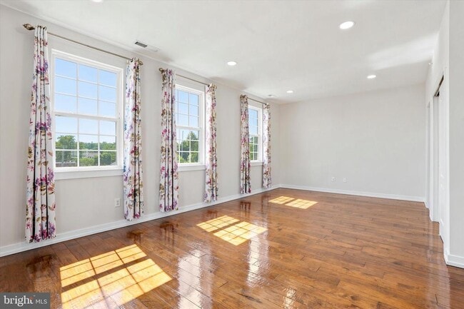 Photo - 121B Hagen Dr
