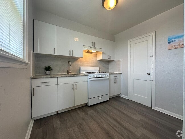 Building Photo - 1033 Fanshawe St Rental