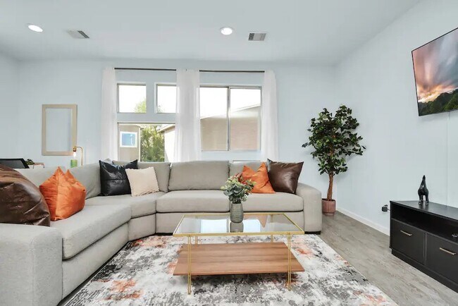 Photo - 5411 Lindsay Ln