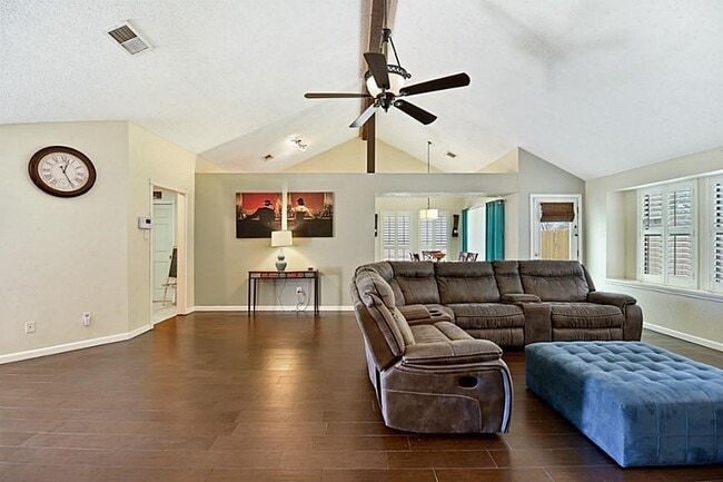 Photo - 1038 St John Dr