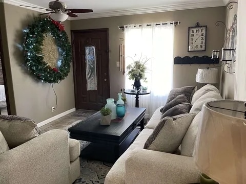 Photo - 815 W 6th St