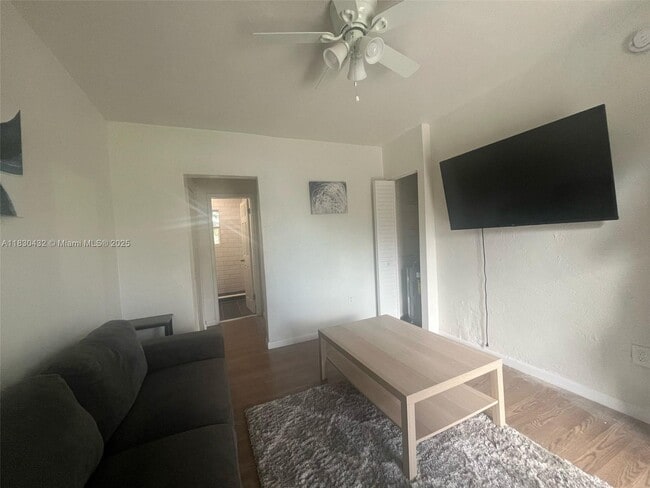 Building Photo - 200 NW 13th St Unit 7 Rental