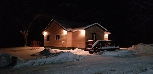 Photo - 1596 Schmidt Rd