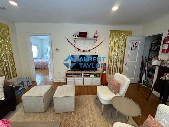 Building Photo - 44 Greycliff Rd Unit 1 Rental