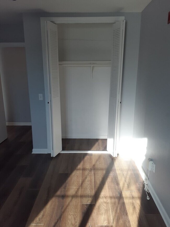 Photo - RIVERSIDE CHATEAU ASSOCIATES LP Unit 210