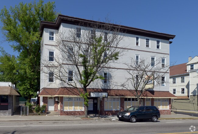 Photo - 502-510 Dexter St Apartments