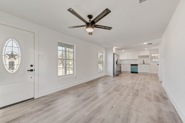 Photo - 303 W Broad St